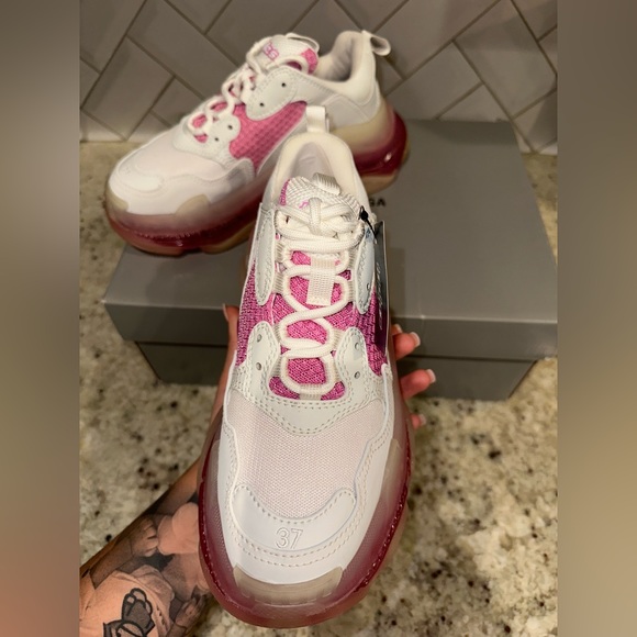 Balenciaga Women’s Triple S - Picture 2 of 11